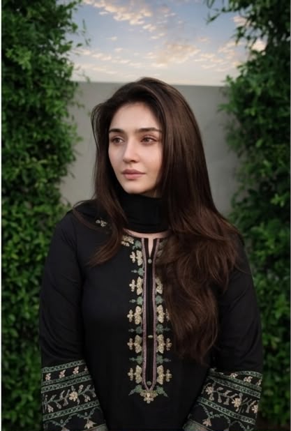 3Pc Black Embroidered Lawn with Chiffon Dupatta RIW-R26-0001