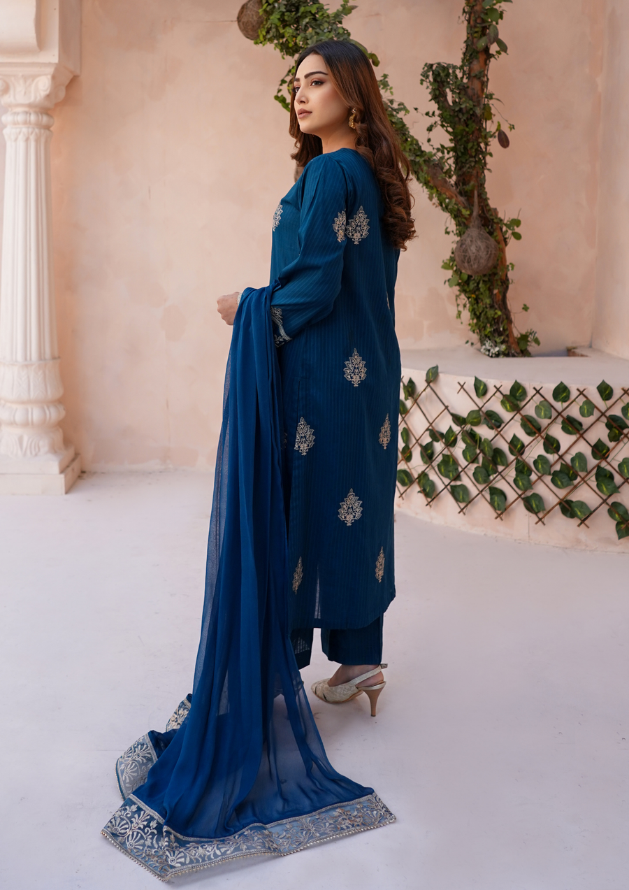 3PC TILLA EMBROIDERED LAWN WITH EMBROIDERED BORDER CHIFFON DUPATTA lUNA-S25-0032