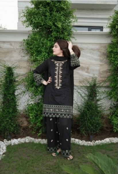 3Pc Black Embroidered Lawn with Chiffon Dupatta RIW-R26-0001