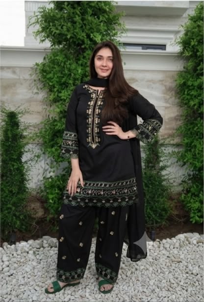 3Pc Black Embroidered Lawn with Chiffon Dupatta RIW-R26-0001