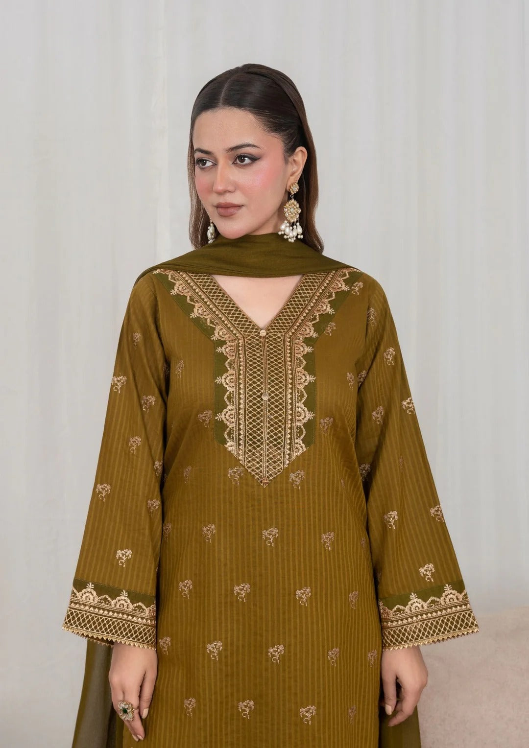 3Pc Tilla Embroidered Textured Lawn with Embroidered Border Chiffon Dupatta Olivish Brown JASHAN-J26-0027